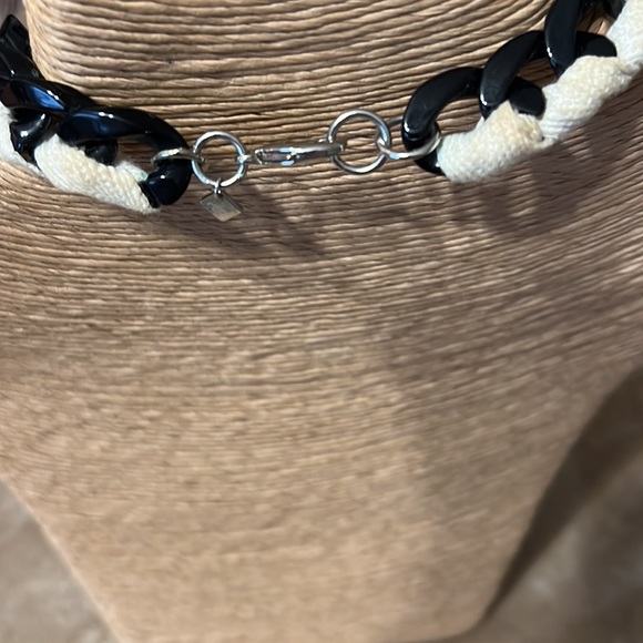 Banana Republic’s statement necklace in black, ivory and silver and black drops - Picture 4 of 7